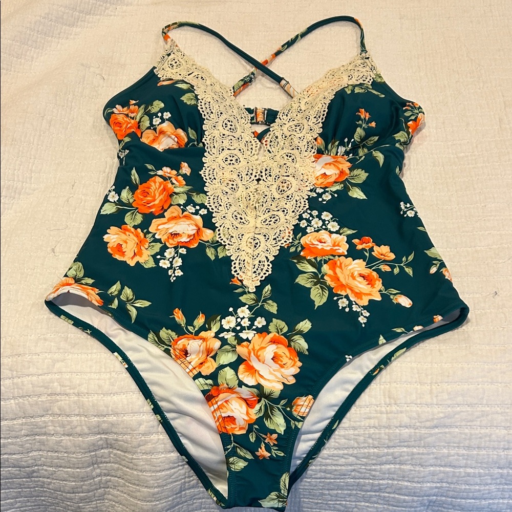 Cupshe Green Floral One-Piece Swimsuit with Cream Lace